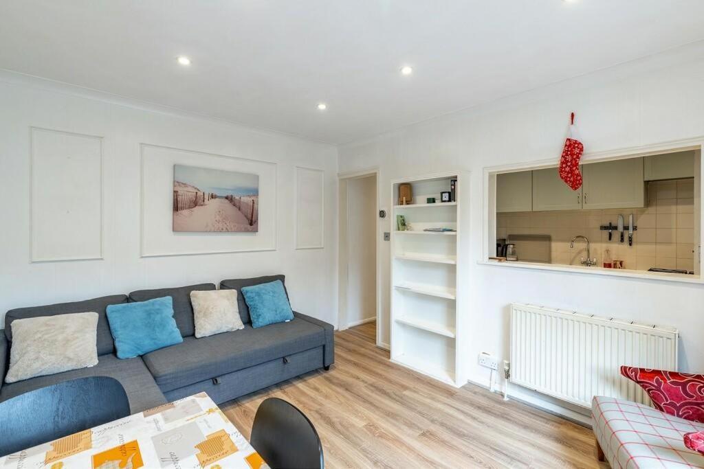 Lovely West London Entire Apartment Esterno foto